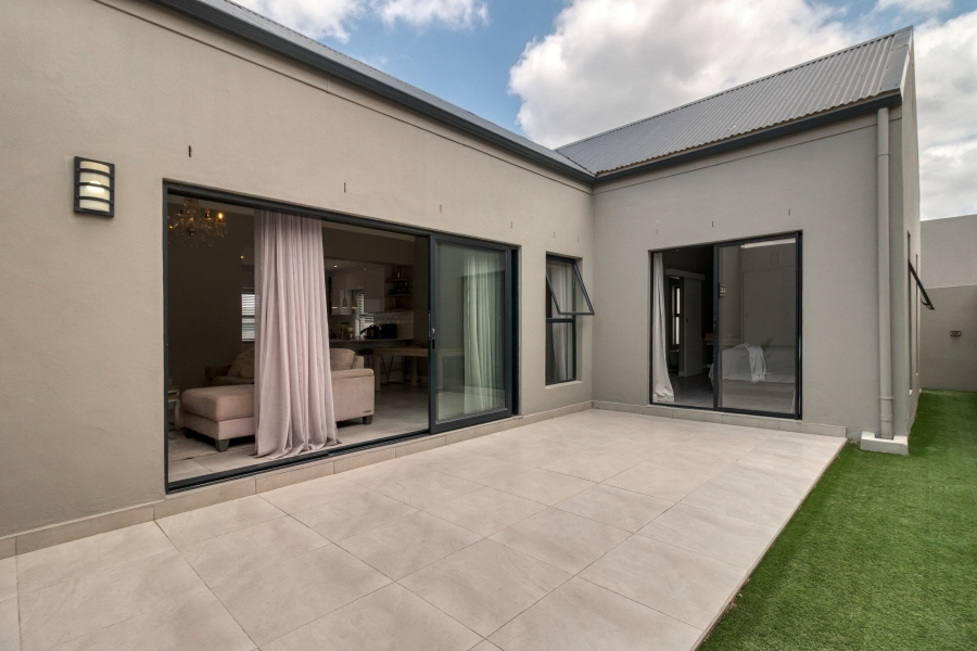 4 Bedroom Property for Sale in Aan de Wijnlanden Western Cape